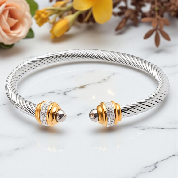 🆕️Elegant 18K Gold Plated Stainless Steel Cable Bracelet Sparkling Rhinestones - Picture 1 of 9